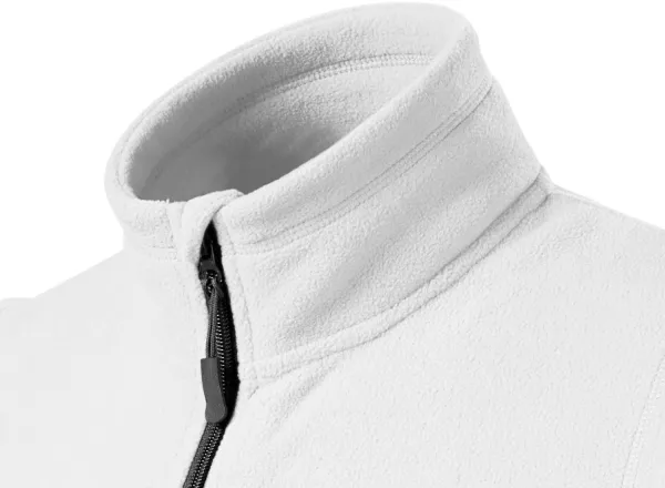 Liemenė iš kontrasto - Pakelta apykaklė apsaugo kaklą nuo šalčio