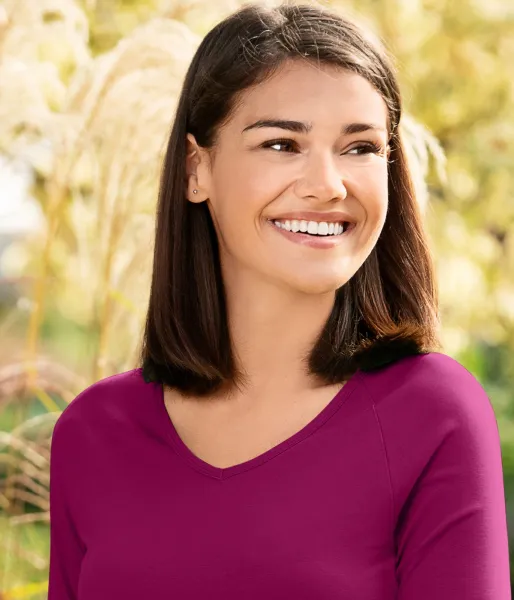 Moteriški prigludę marškinėliai, V formos iškirptė - Gili V formos iškirptė