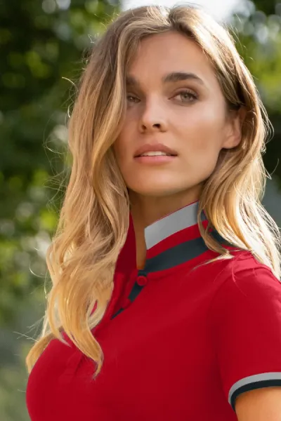 Ponios suknelė su apykakle - 4 sagų užsegimas